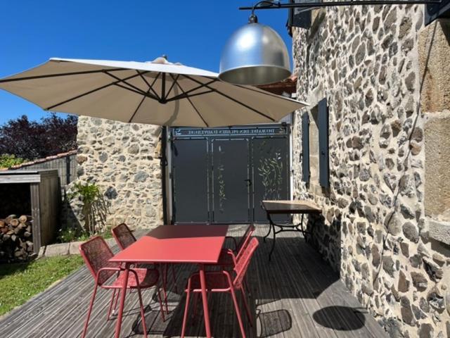 Domaine Des Pierres D Auvergne Flat Buitenkant foto
